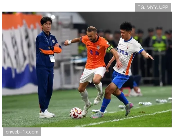 实时:山东泰山半场2-0领先青岛西海岸,高空球争顶成功率占优 实时:山东泰山半场2-0领先青岛西海岸,高空球争顶成功率占优